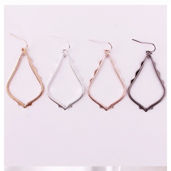 NEW 🌼 Silver teardrop filigree frame earring - Picture 7 of 8